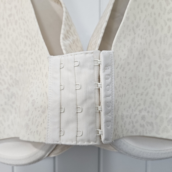 Cacique By Lane Bryant Cream Animal Print  Back smoothing Underwire Bra 42F - Picture 6 of 8